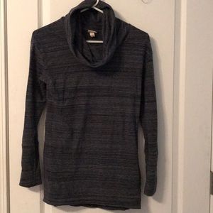 Long sleeved grey shirt